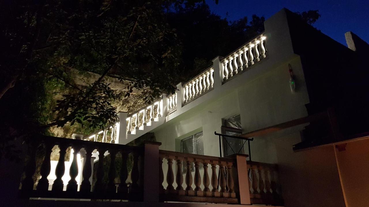 维斯普雷姆Sziklavendeghaz公寓式酒店 外观 照片
