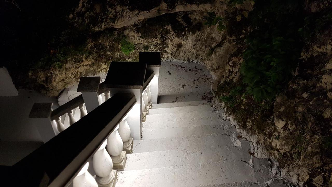 维斯普雷姆Sziklavendeghaz公寓式酒店 外观 照片