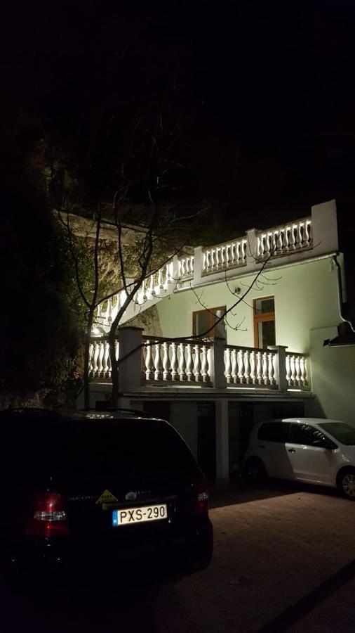 维斯普雷姆Sziklavendeghaz公寓式酒店 外观 照片